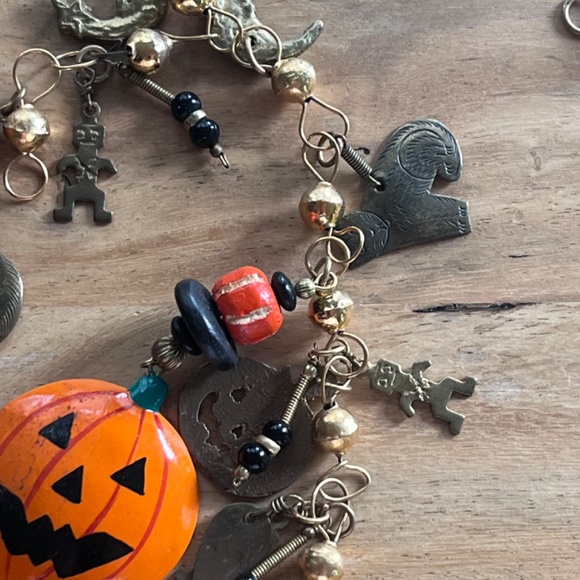 Vintage Halloween 34" necklace loaded with charms, pumpkins, moons cats skeleton - Picture 6 of 16